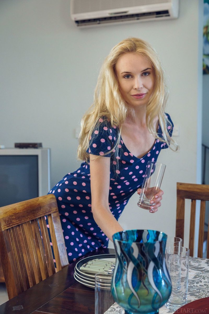 Ева, 18